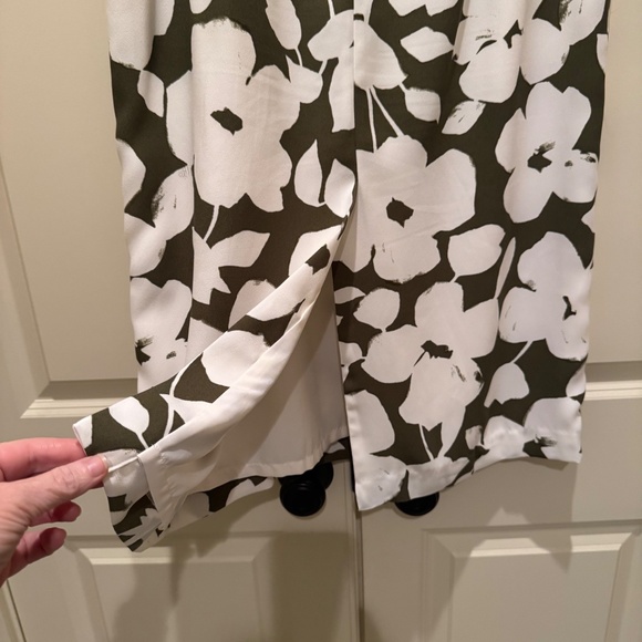 Ann Taylor Floral Green and White Midi Pencil Skirt - Picture 8 of 10